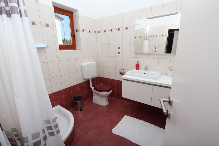 Bathroom 3, Rooms and Apartment Luana, Rovinj