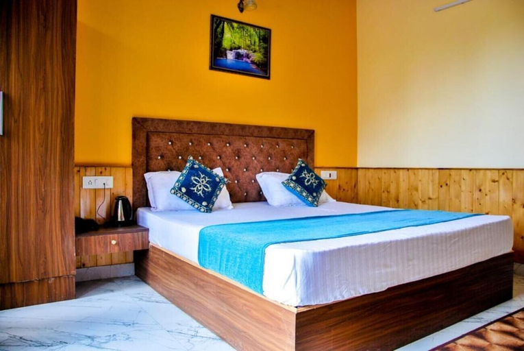Bedroom 2, Cafe Saffron & Cottages, Kullu