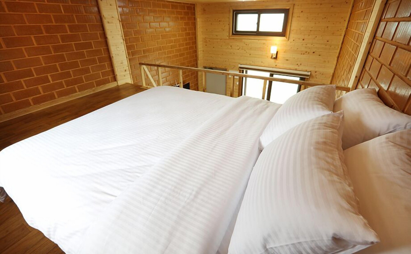 Bedroom 2, Jeju Starry Sky Pension, Seogwipo