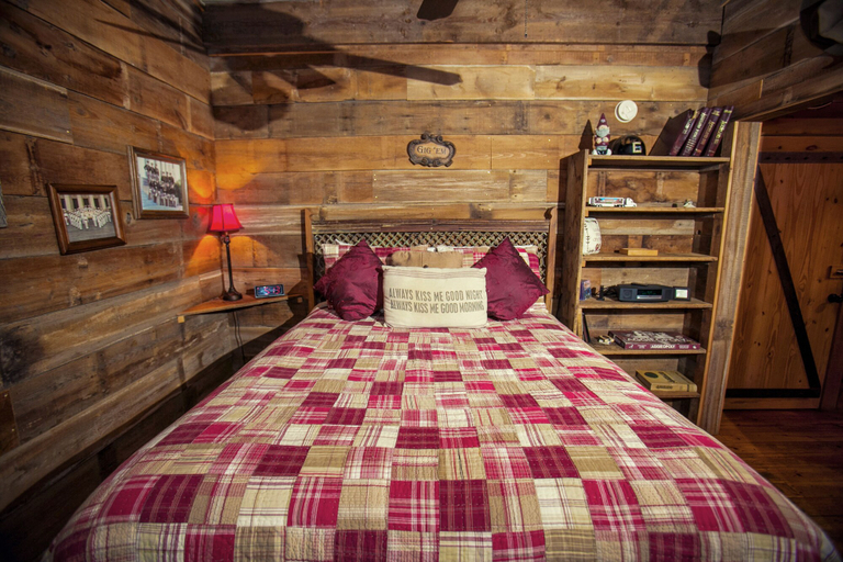 Bedroom 4, 7F Lodge, Brazos