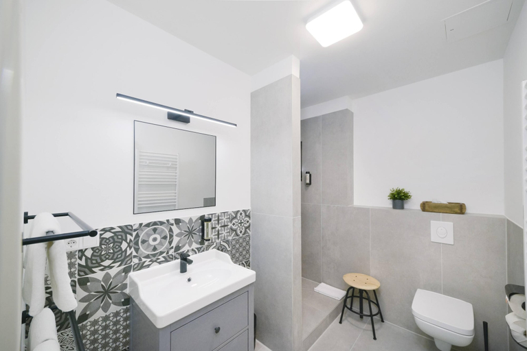 Bathroom 4, Old Town Apartments Schönhauser Allee Berlin, Berlin