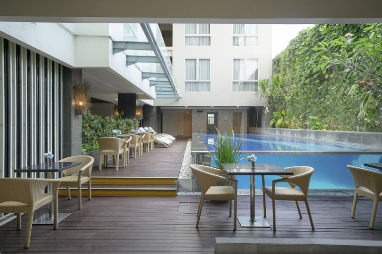 Exterior & Views 17