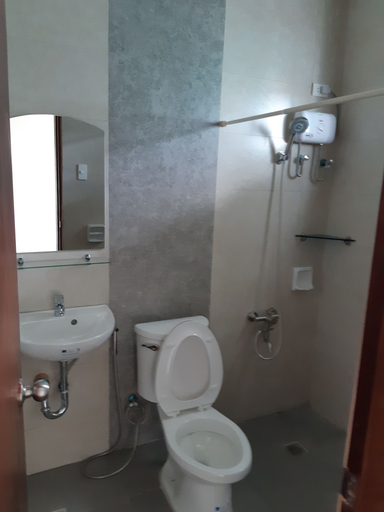 Bathroom 3, Restful 3BR Hillside Duplex, Baguio City