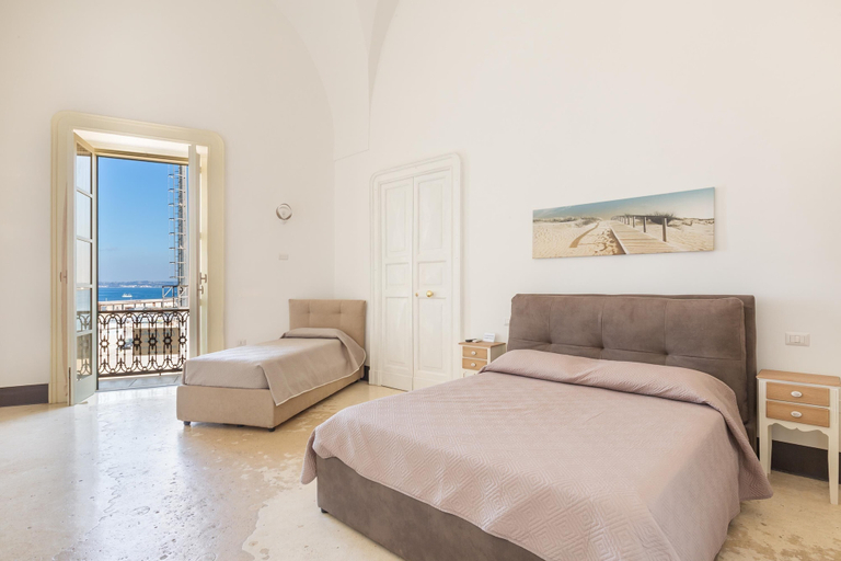 Bedroom 4, 3185 Una Finestra sul Porto by Barbarhouse, Lecce
