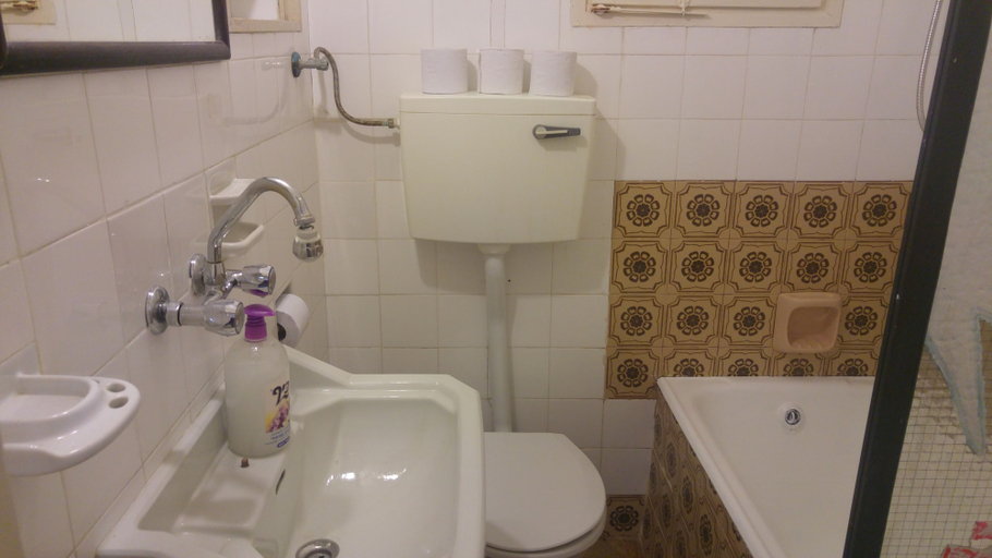 Bathroom, Marom Ziv Center - Newe Shaanan