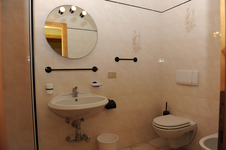 Bathroom, La Fonte, Sondrio