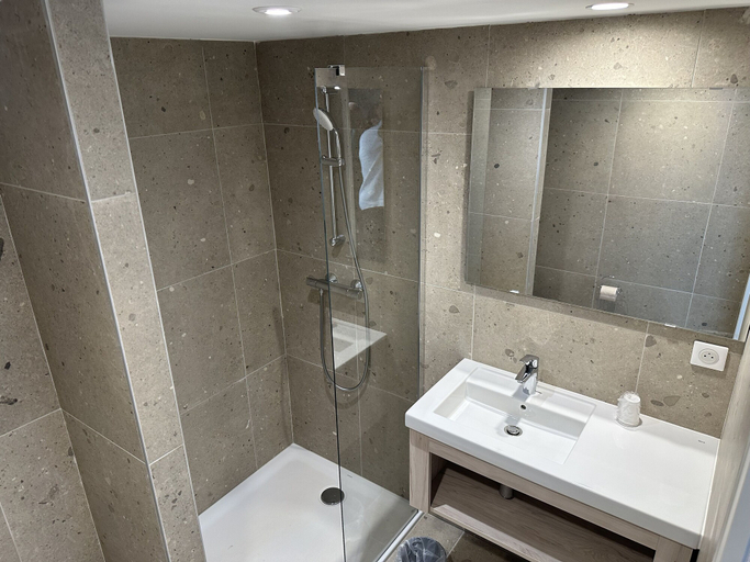 Bathroom 4, Hotel Akena Chauray-Niort, Deux-Sèvres