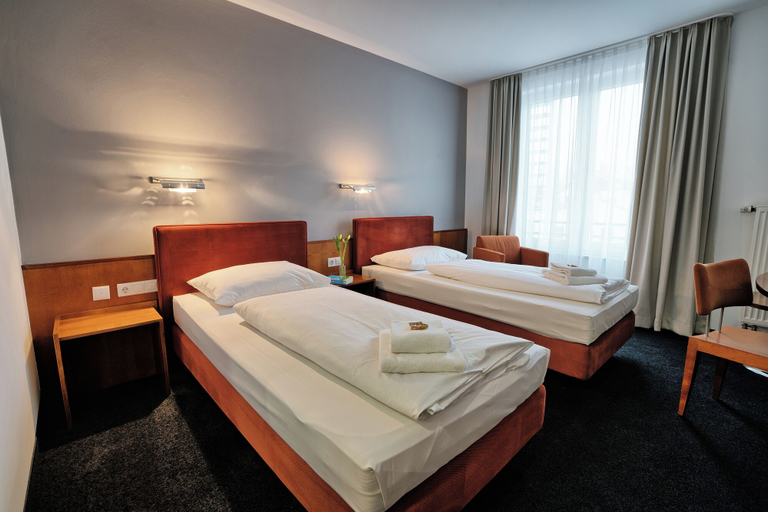 Bedroom 4, Hotel4you, Erding