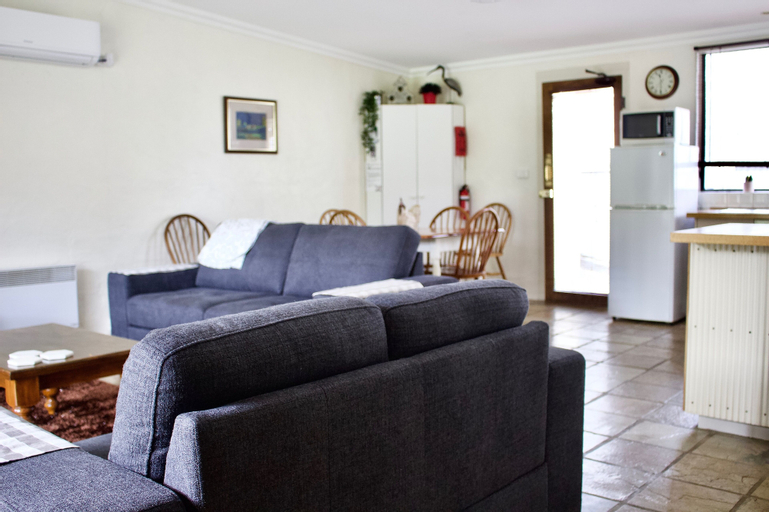 The Apartment, Ararat