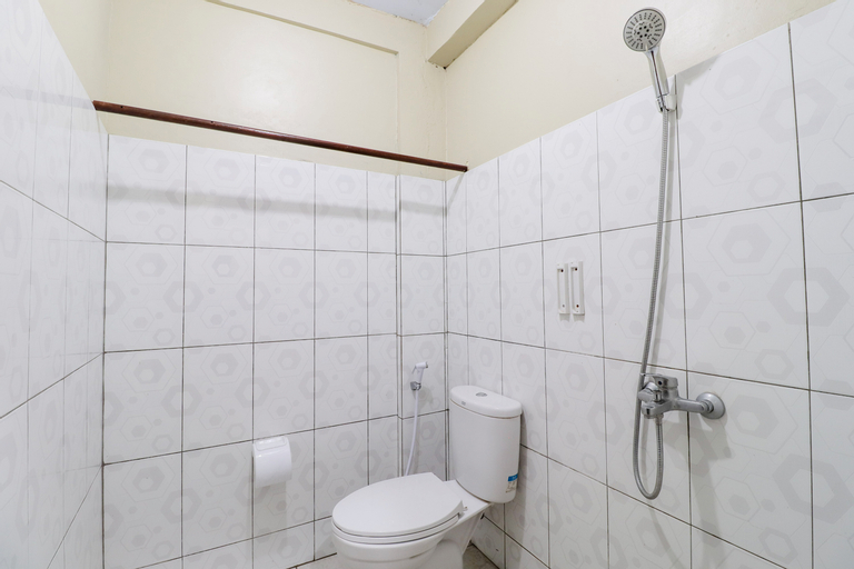 Bathroom 14