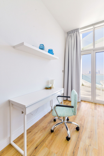 Bedroom 3, Ultra Luxury Palm - Mina Azizi Beachfront - Private Beach and Pool, Dubai