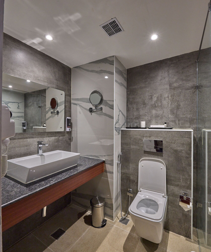 Bathroom 4, Golden Tulip Tirupati, Chittoor