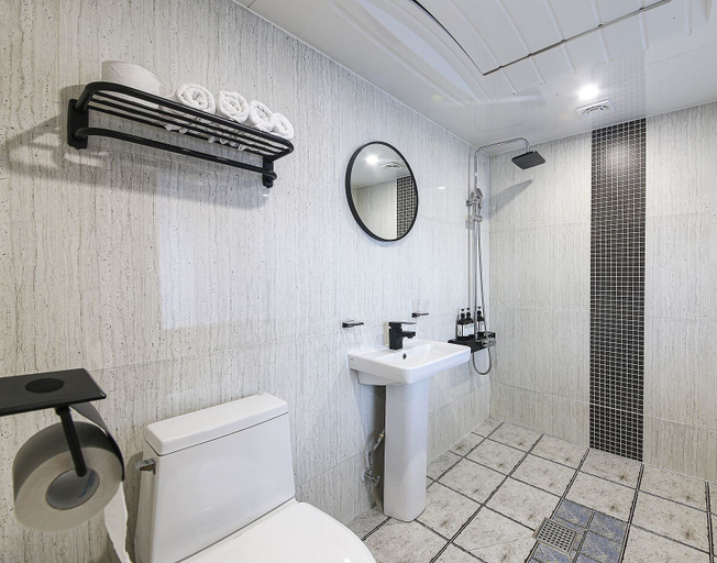 Bathroom 4, Hotel Advance, Jeonju