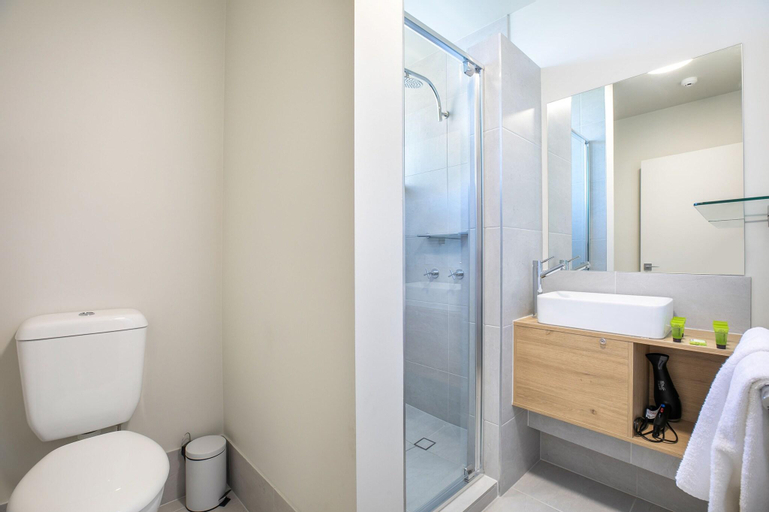 Bathroom 15