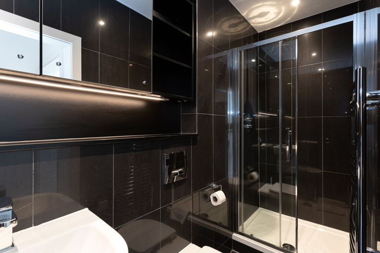 Bathroom 3, Pillo Rooms Apartments- Manchester Arena, Manchester