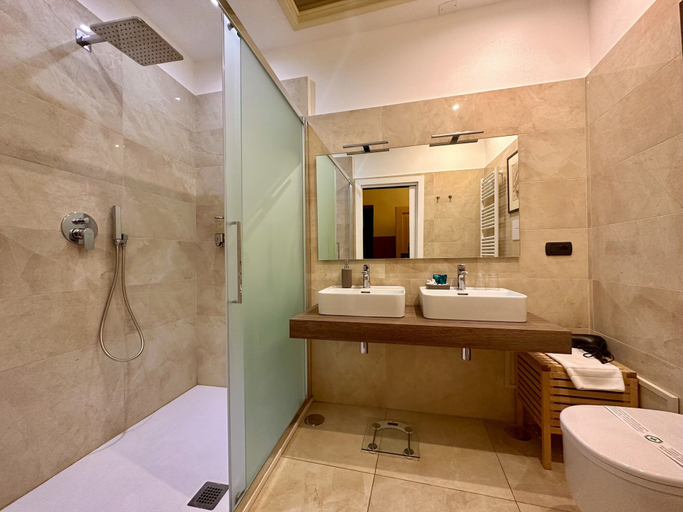 Bathroom 1, Casa Santangelo Suites, Salerno