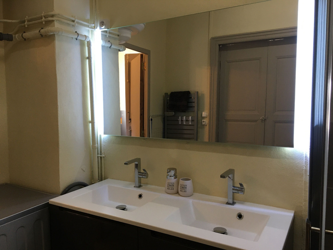 Bathroom 4, Résidence Verdi, Hérault