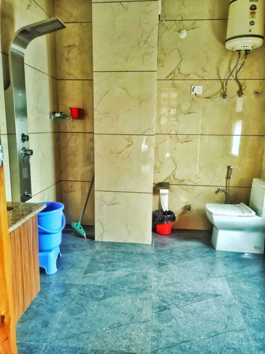 Bathroom 3, Cafe Saffron & Cottages, Kullu