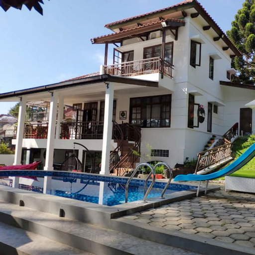 Exterior & Views 18
