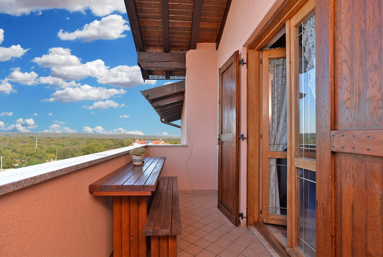 Others 5, Apartment 1945, Bale