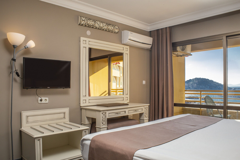 Bedroom 3, Suhan Seaport Hotel, Kuşadası