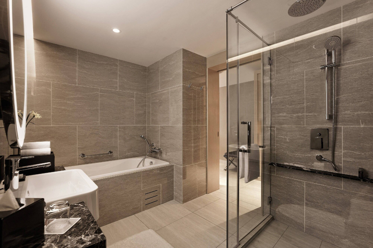 Bathroom 5, Renaissance Kuala Lumpur Hotel & Convention Centre, Kuala Lumpur