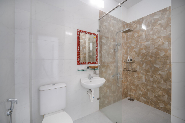 Bathroom 4, T P Deluxe House, Da Nang