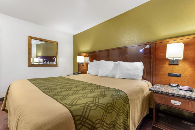 Bedroom 3, Rose City Inn & Suites, Smith