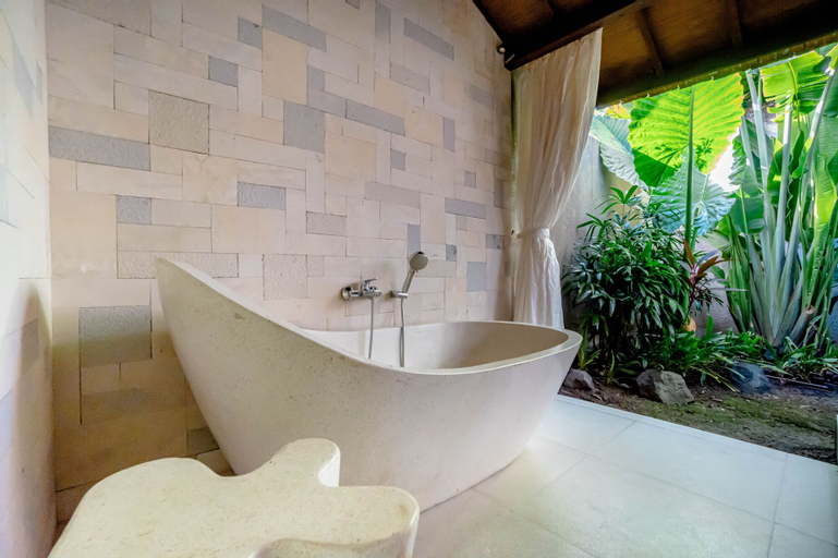 Bathroom 10