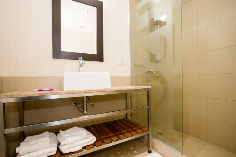 Bathroom 3, Rivadavia Apartamentos, Ushuaia