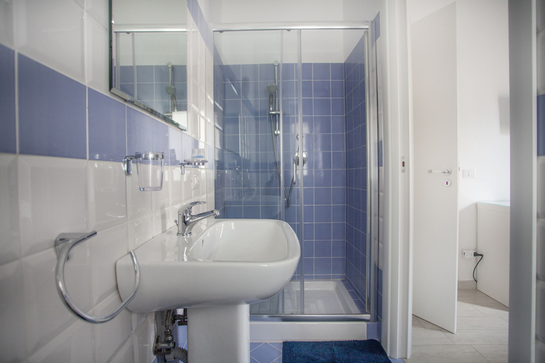 Bathroom 5, Casa Don Micio, Messina