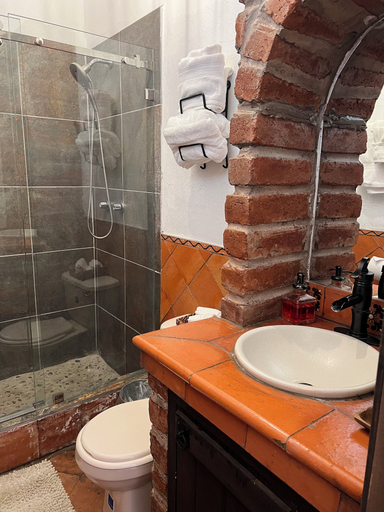 Bathroom 3, Hacienda Santa Ana Lodging, Guamote