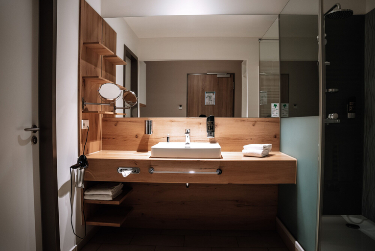 Bathroom 5, Centrale Hotel und Restaurant, Mühldorf am Inn