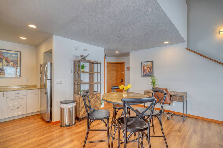 Others 5, Valley View Loft, Archuleta
