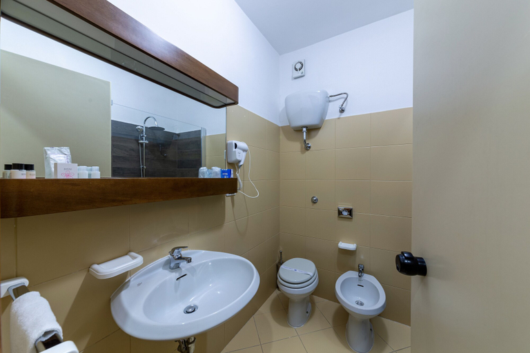 Bathroom 5, Hotel Sakura, Sure Hotel Collection by Best Western, Napoli