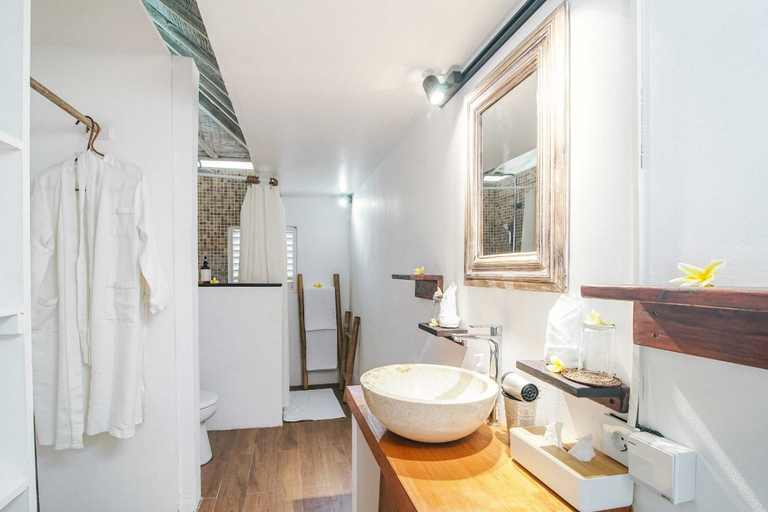 Bathroom 2, Villa Laksmana, Badung