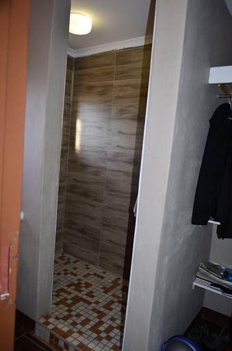 Bathroom 4, Thulamela Guest House, Mahalapye