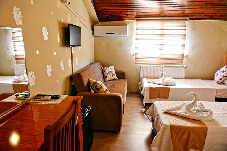 Bedroom 2, Doyuranlar Ata Hotel, Eceabat