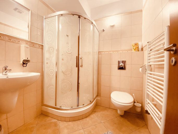 Bathroom 3, Rusovský penzión, Bratislava V