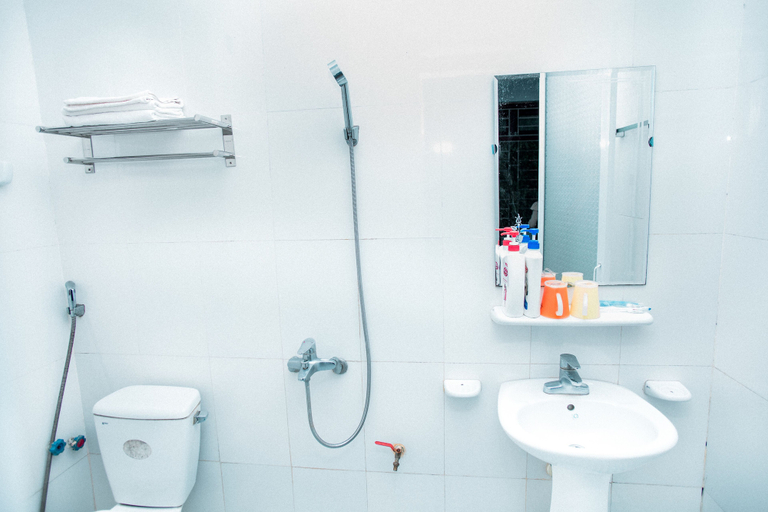Bathroom, Nhat Son Guesthouse, Cao Lộc