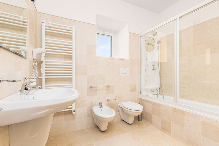 Bathroom 3, Tenuta Giardini Nuovi, Lecce