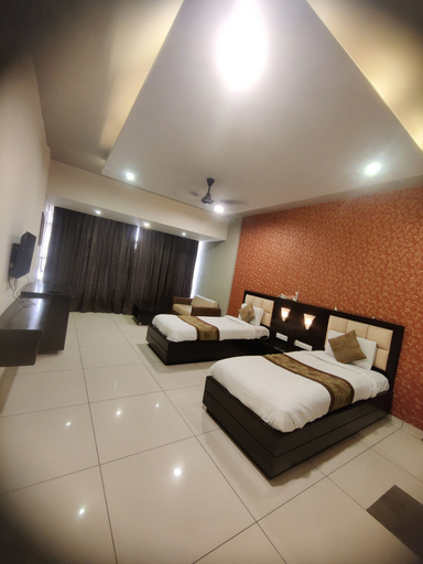 Bedroom 3, Hotel Restandview, Anand
