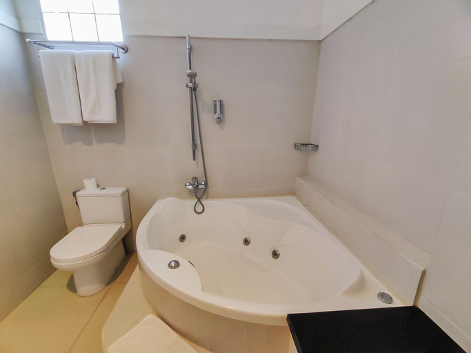 Bathroom 4