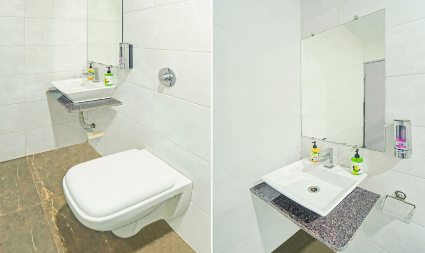 Bathroom 3, Treebo Shindola Resort, Satara