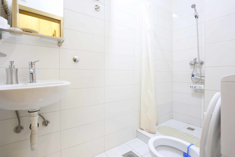 Bathroom 5, Pigeon Square Rooms, Sarajevo