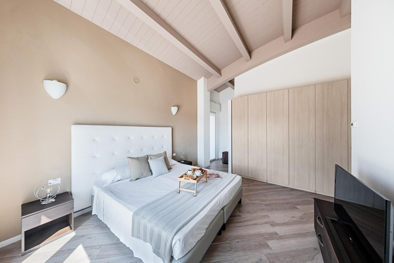 Others 4, Residenza Miralago With Pool - Penthouse With Lake View, Brescia