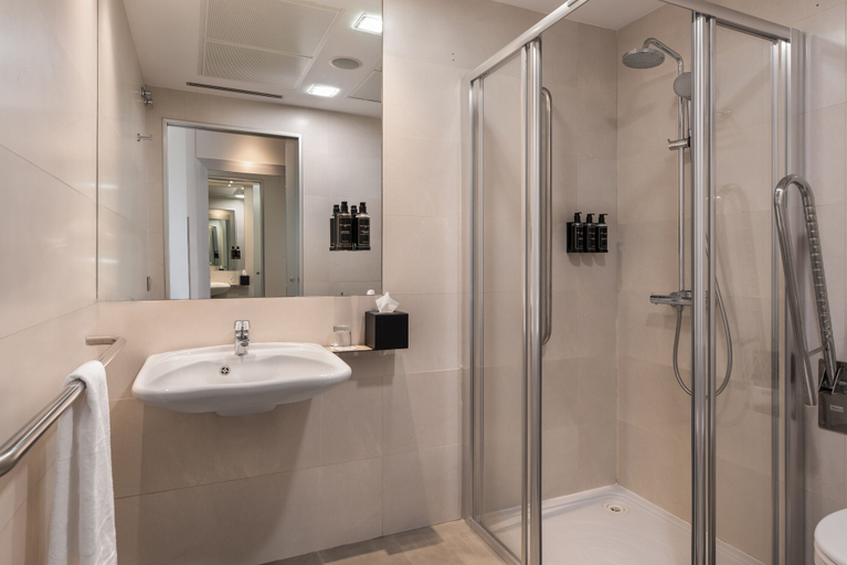 Bathroom 4, Eurostars Via De La Plata, León