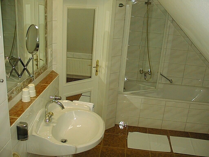 Bathroom 5, Villa Markersdorf, Mittelsachsen