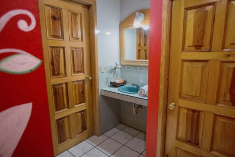 Bathroom 3, Hotel Real de la Sierra, Mazamitla