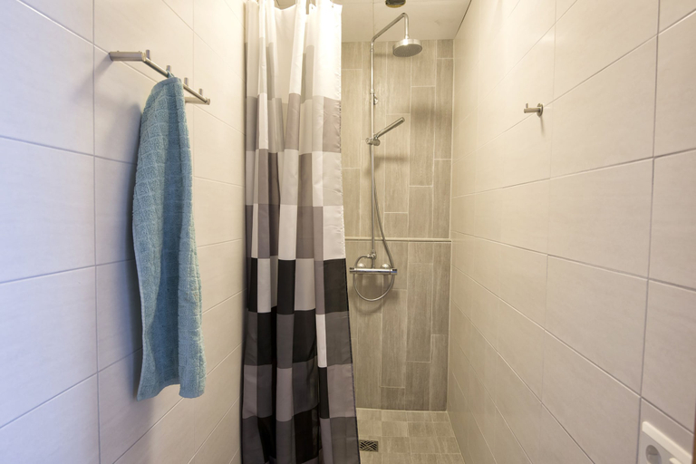 Bathroom 4, B14 Hostel, Reykjavík